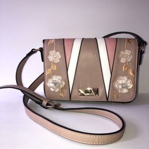 Pink crossbody purse🌸